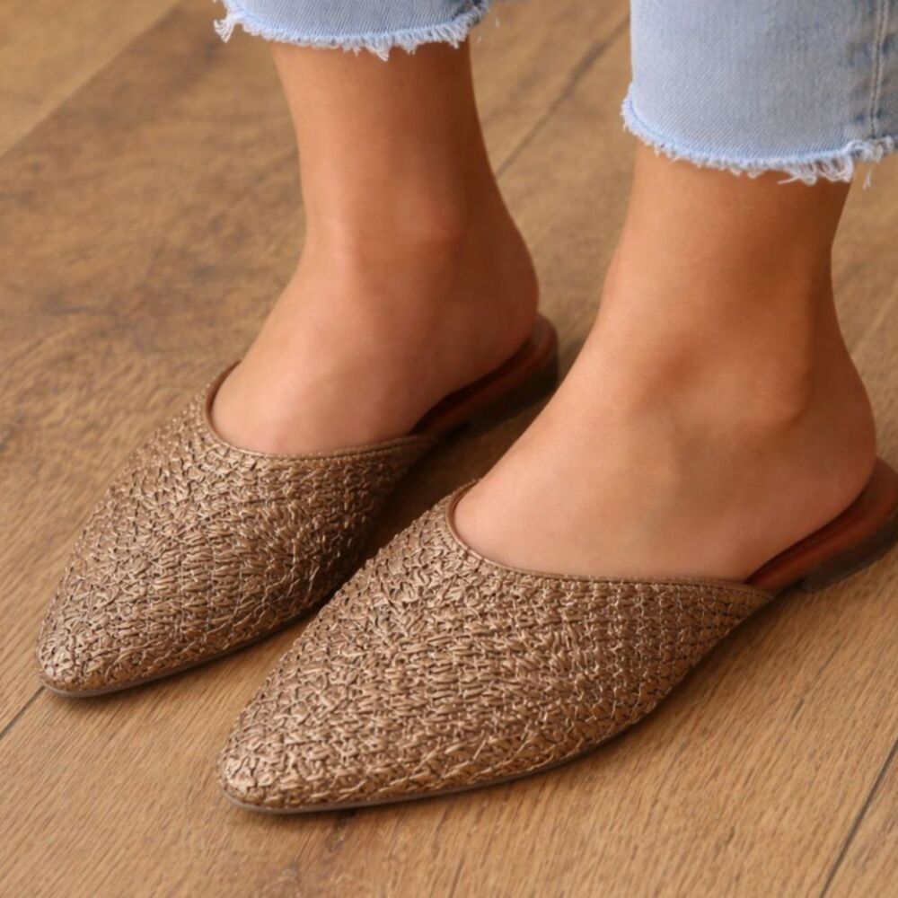 Wonderly Sadie Cognac Woven Mule Flats Pointed Toe Slip On Shoes Women’s 7 NWT